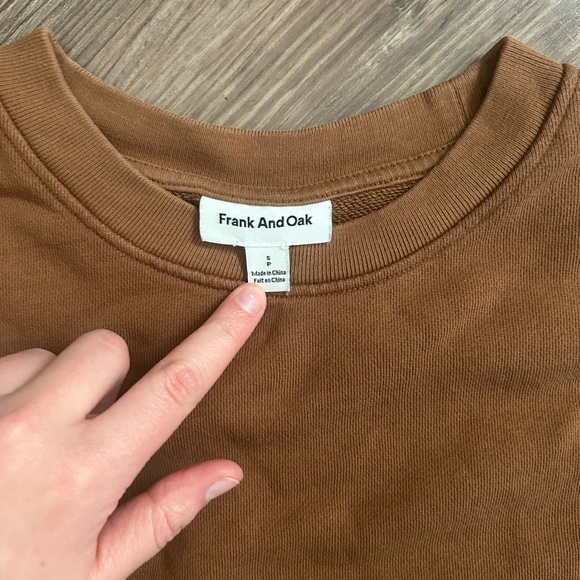 Ladies Brown Crewneck Sweater! - Picture 4 of 4